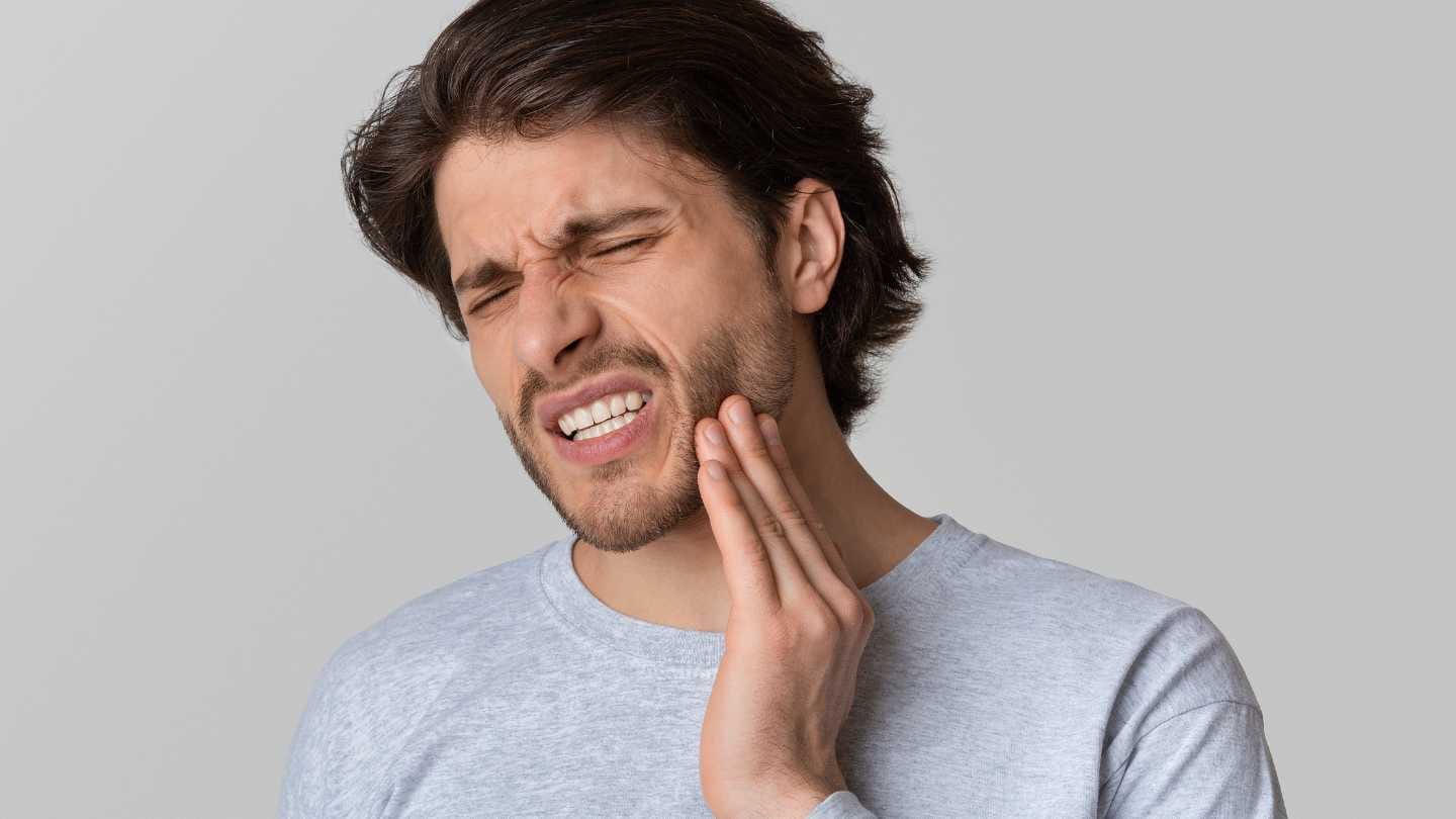 Respingere Implant Dentar: Factori, Simptome și Soluții Clinice 1 durere